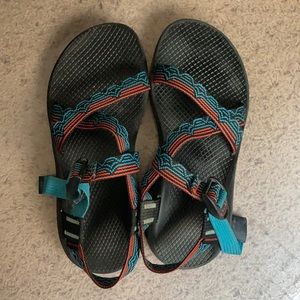 Women’s size 7 single strap chacos.